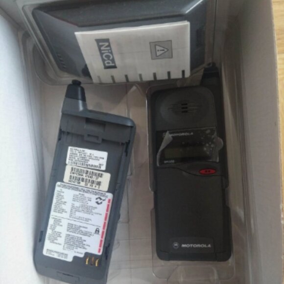 2 x NEW Motorola DPC650 Cell Phones Mobile Phone Vintage - Picture 3 of 6